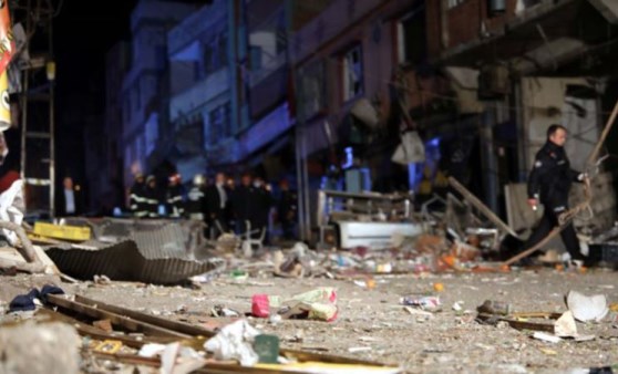 Gaziantep’te, lokantadaki tüpler patladı, ortalık savaş alanına döndü (01 Nisan 2022) (Video Haber)