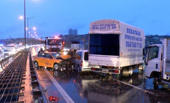 TEM'de trafik kazası: 1 yaralı (11 Nisan 2022) (Video Haber)