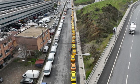 İstanbul'da taksimetre güncelleme kuyruğu (08 Nisan 2022) (Video Haber)