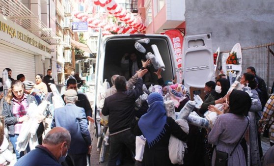 Tekirdağ’da 'indirim izdihamı': Uzun kuyruklar oluştu