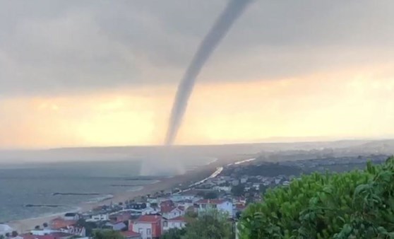 İstanbul'da aynı günde 2 kez görüldü: Uzmanı hortumların nedenini açıkladı (19 Mayıs 2022) (Video Haber)