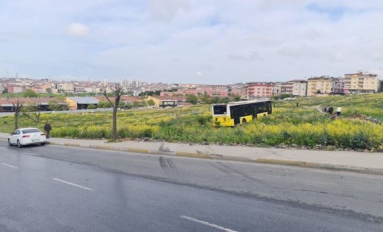 Sultangazi'de İETT otobüsü araziye uçtu (02 Mayıs 2022) (Video Haber)