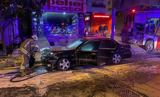 Şişli'de park halindeki otomobil alev aldı! (04 Mayıs 2022) (Video Haber)