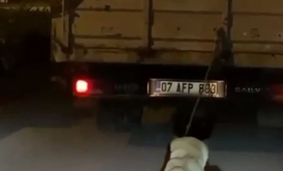 Köpeği, kamyonetin arkasına bağlayıp sürükleyen sürücü aranıyor (08 Mayıs 2022) (Video Haber)