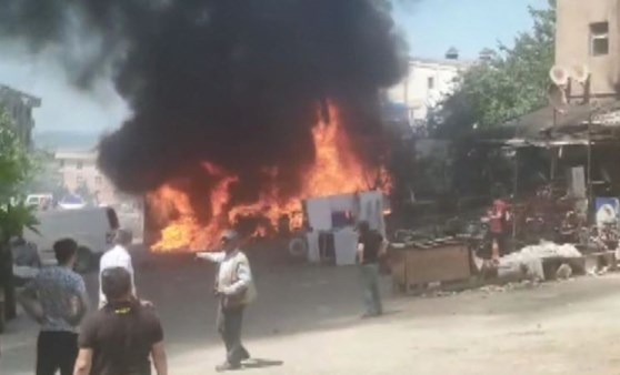 Çatalca'da depo alev alev yandı (01 Haziran 2022) (Video Haber)