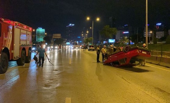 Kadıköy D-100 yolunda kaza: 2 araç çarpıştı (12 Haziran 2022) (Video Haber)