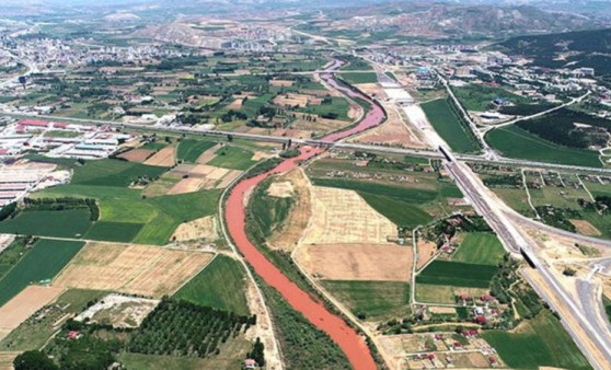 Kızılırmak kızıla bürünmüştü: Sebebi belli oldu