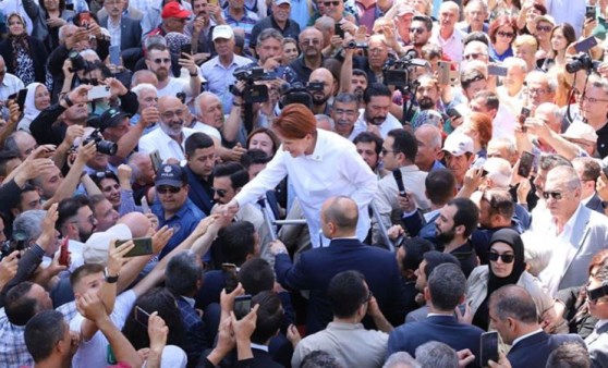 Akşener iktidara sert sözlerle yüklendi: 'Arkalarına bakmadan gidiyorlar' (02 Haziran 2022) (Video Haber)