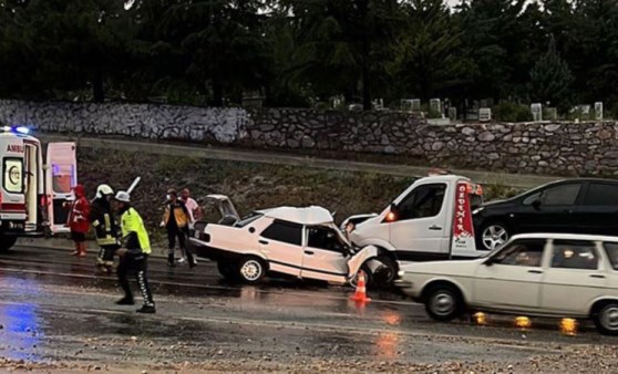 Denizli'de otomobille çekici çarpıştı: 1 ölü, 2 yaralı (04 Haziran 2022) (Video Haber)