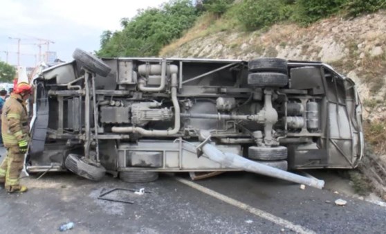 Başakşehir'de servis minibüsü devrildi: 6 yaralı (07 Haziran 2022) (Video Haber)