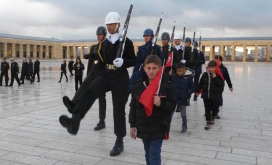 ‘Anıtkabir’de saygı nöbeti’ videosuyla gündem olan çocukların hayali gerçekleşti