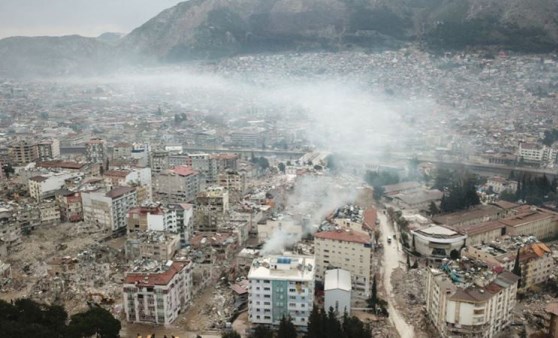 Hayalet şehre dönen Hatay'dan geriye kalanlar: 'Kiralık', 'Satılık' yazılı enkazlar...