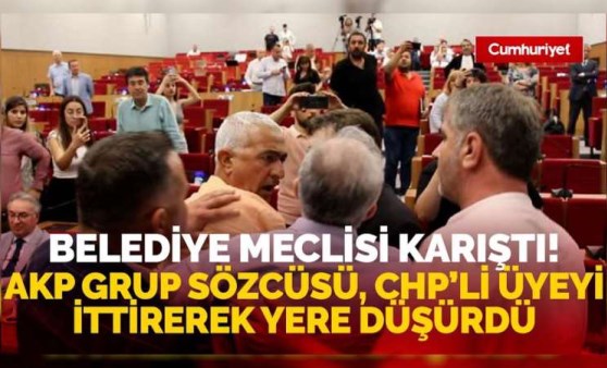 Belediye meclisi karıştı: AKP’li ve CHP’li üyeler arasında arbede! O üye yere düştü