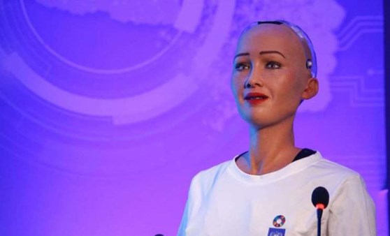 Robot Sophia'nın bu zamana kadar attığı en ilgi çekici 10 Tweet