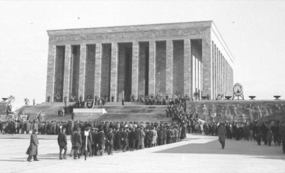 MSB paylaştı: Geçmişten bugüne Anıtkabir fotoğrafları