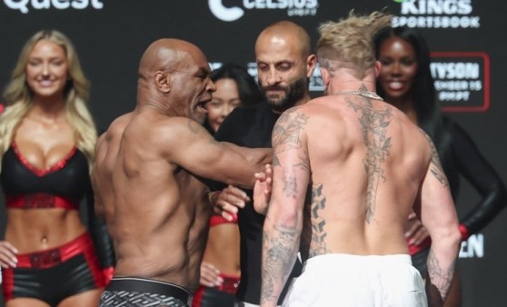 Dev maç öncesi ortalık karıştı: Mike Tyson, Jake Paul'a tokat attı!