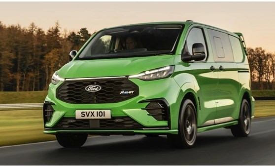 Ford Transit Custom artık yarışçıları da çağırıyor! Bu minibüs beklediğinizden çok daha hızlı....