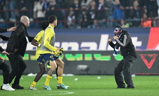 Son Dakika: Trabzon'da Fenerbahçeli futbolculara saldırı