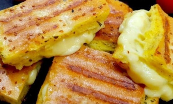 İftardan kalan pideyle sahurda yapabileceğiz pratik lezzet: Yumurtalı pide tost tarifi...