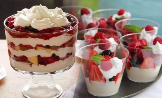 Çayın yanına hem tatlı hem de pratik bir lezzet arayanların gözdesi: Trifle tarifi...