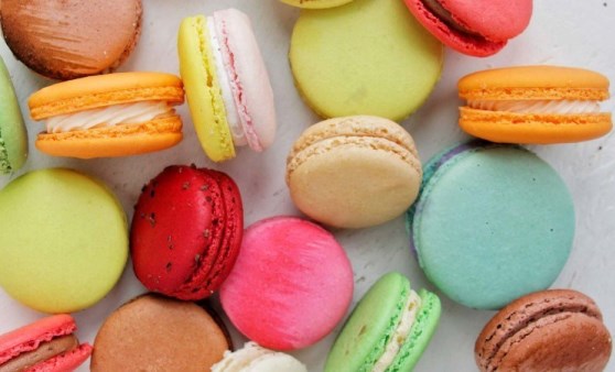 Çay saatlerine çok yakışan enfes Fransız lezzeti: Macaron tarifi...