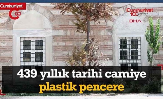 Fatih'teki 439 yıllık tarihi camiye plastik pencere