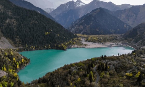 Kazakistan'ın doğa harikası: Issık Gölü