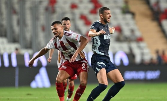 Eski hakemler, Antalyaspor - Fenerbahçe maçını değerlendirdi: Dzeko'nun pozisyonu penaltı mı?